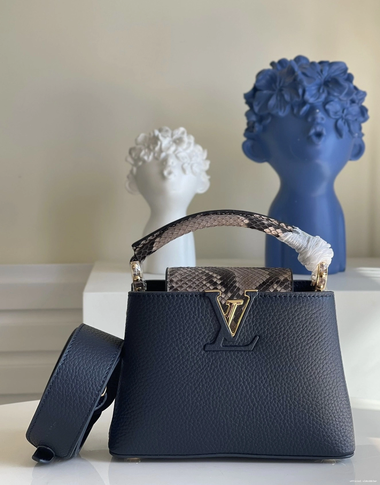 Official oldcobbler VUITTON LOUIS MINI CAPUCINES 0817